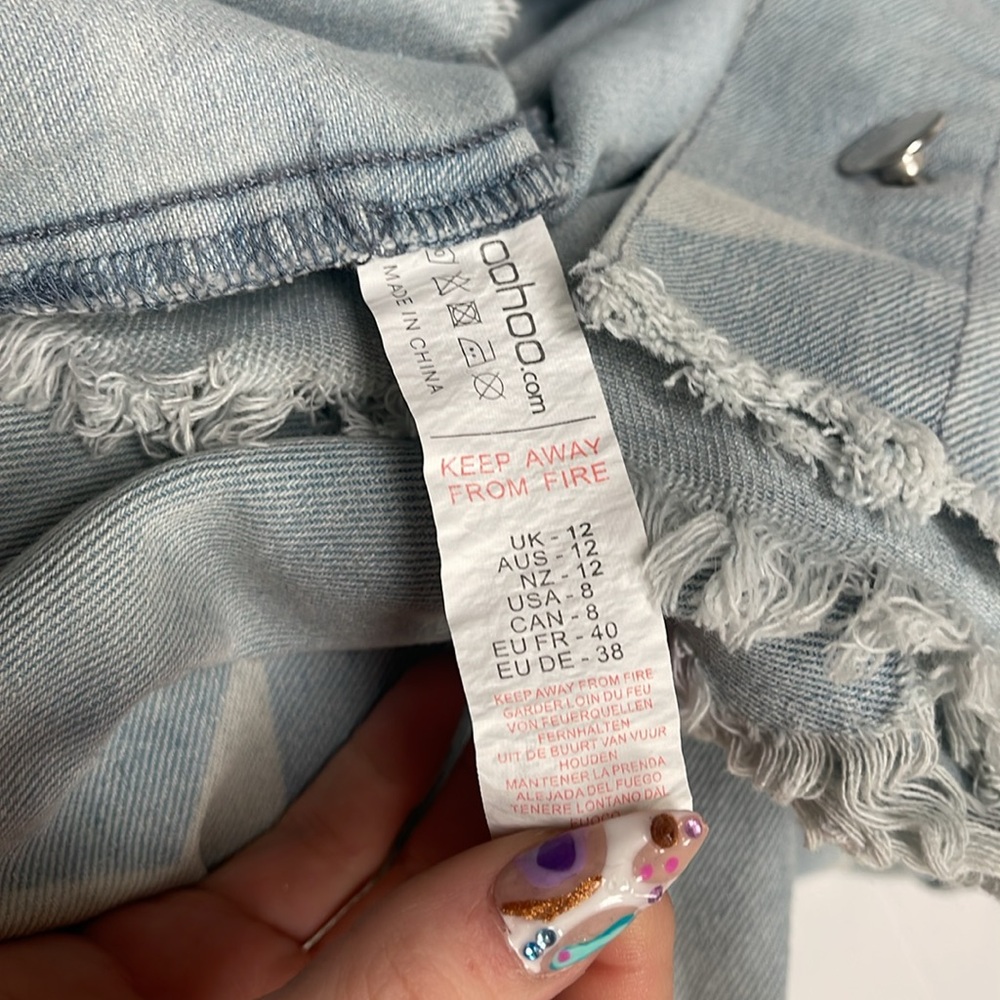 Boohoo FESTIVAL STAR PRINT RIPPED CROP DENIM JACKET - Picture 7 of 8
